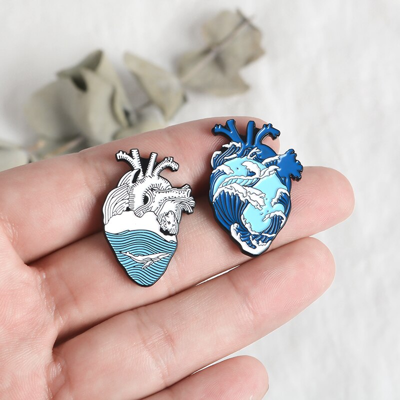 19style Anatomical Heart Enamel Pins Medical Anatomy Brooch Heart Neurology Pins for Doctor and Nurse Lapel Pin Bags Badge Gifts