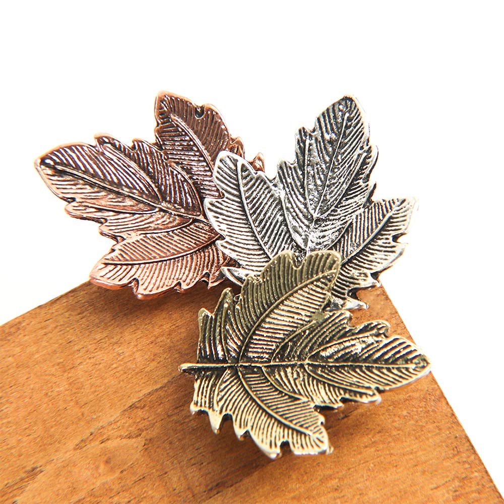 1Pc Maple Leaf Brooch Metal Vintage Women Girl CharmingExquisite Collar Lapel Pin Fashion Jewelry Party Garment Accessories